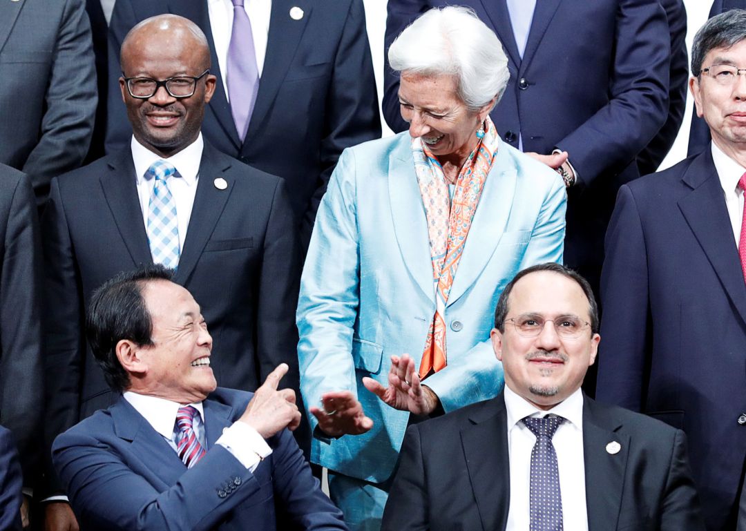Los ministros de finanzas de varios países con Christine Lagarde, directora del FMI. Los ministros de finanzas de varios países con Christine Lagarde, directora del FMI.