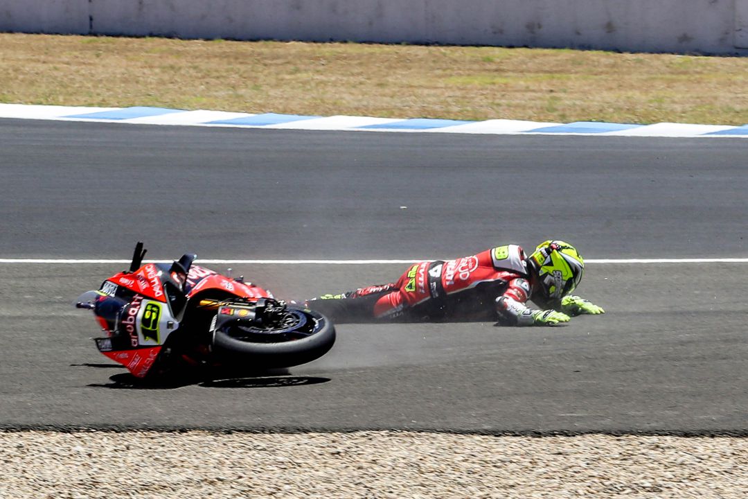 Álvaro Bautista por los suelos del circuito de Jerez Álvaro Bautista por los suelos del circuito de Jerez