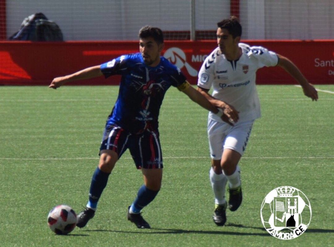 Carlos Ramos durante un lance del partido Carlos Ramos durante un lance del partido
