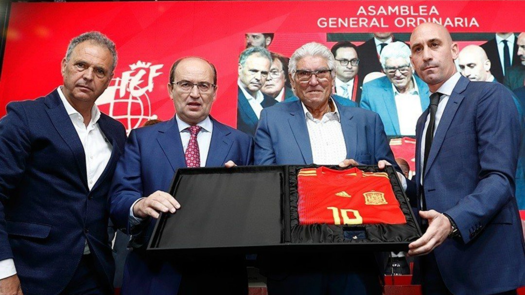 La Federación solicitará la final de la Europa League 2021 en Sevilla como homenaje a José Antonio Reyes