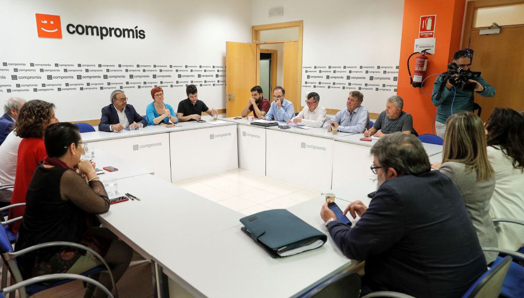 Los representantes de PSPV, Compromís y Unides Podem-EU, los tres partidos llamados a conformar el llamado Botànic II, al comienzo de su séptima reunión en la que afrontan las últimas horas de negociación para llegar a un acuerdo final en torno al Gobierno valenciano de esta legislatura Los representantes de PSPV, Compromís y Unides Podem-EU, los tres partidos llamados a conformar el llamado Botànic II, al comienzo de su séptima reunión en la que afrontan las últimas horas de negociación para llegar a un acuerdo final en torno al Gobierno valenciano de esta legislatura
