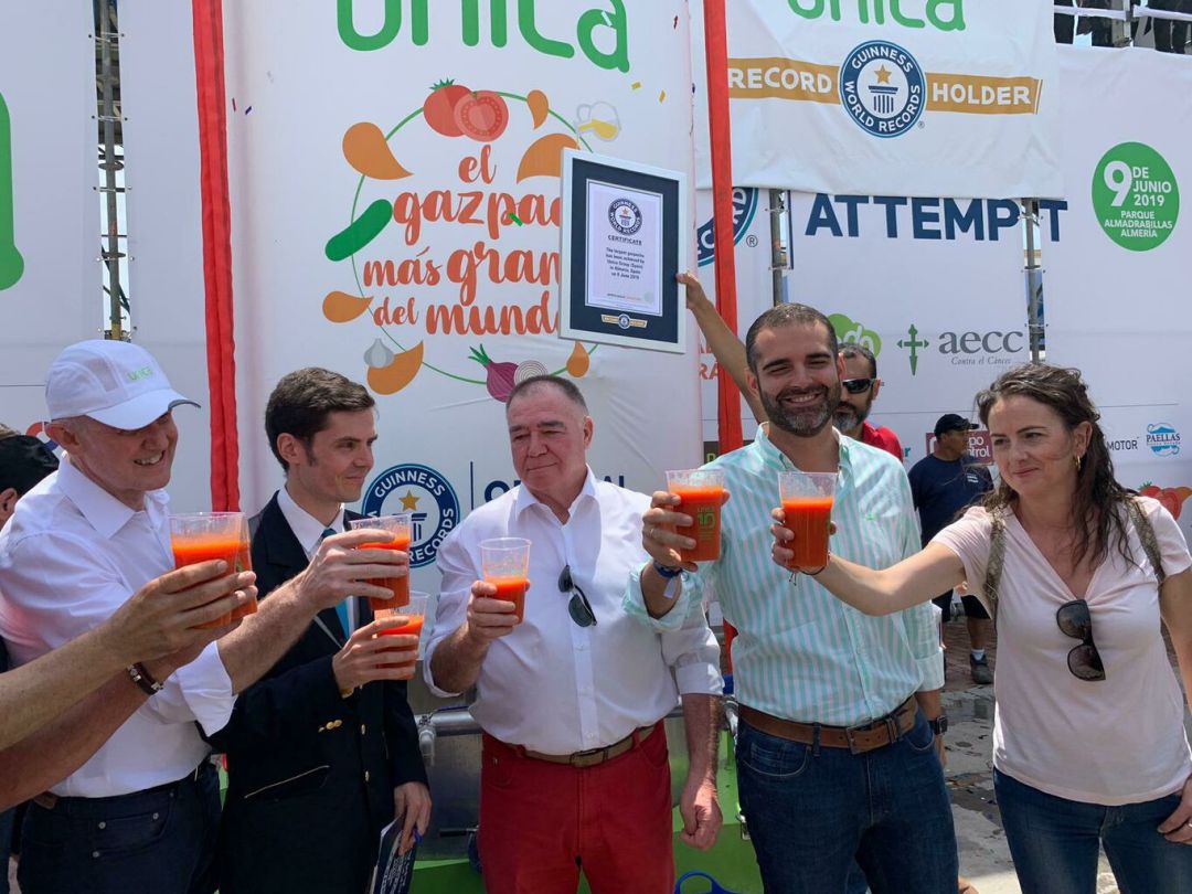 Récord Guinnes con 9.800 litros de gazpacho. Récord Guinnes con 9.800 litros de gazpacho.