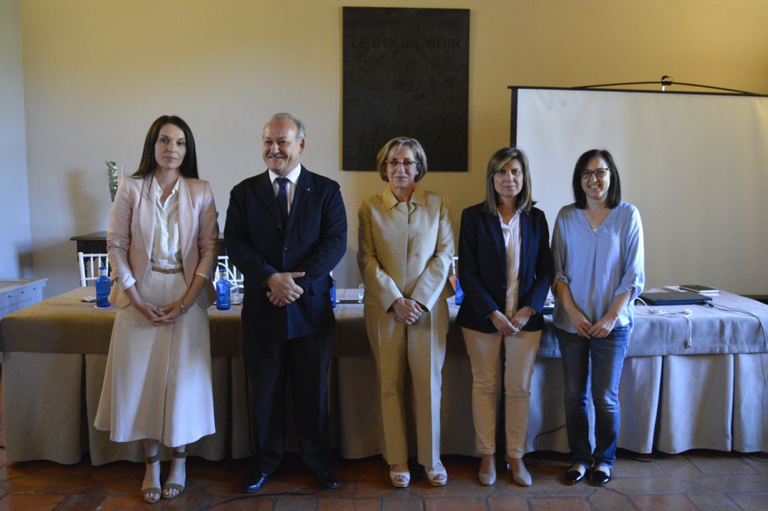 Nueva Junta de Gobierno (en el centro Elena Guijarro) Nueva Junta de Gobierno (en el centro Elena Guijarro)