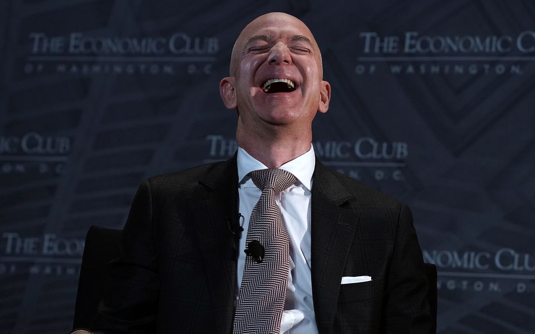 Jeff Bezos se impone. Jeff Bezos se impone.