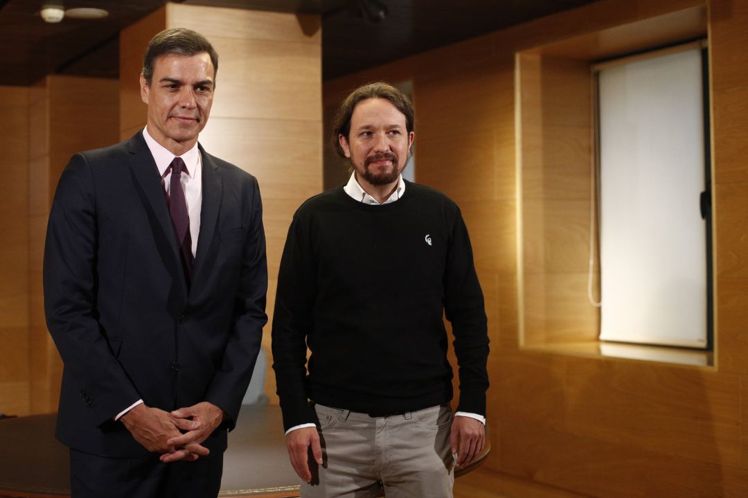 Pedro Sánchez inicia las reuniones para formar gobierno con el secretario general de Unidas Podemos, Pablo Iglesias
Pedro Sánchez inicia las reuniones para formar gobierno con el secretario general de Unidas Podemos, Pablo Iglesias