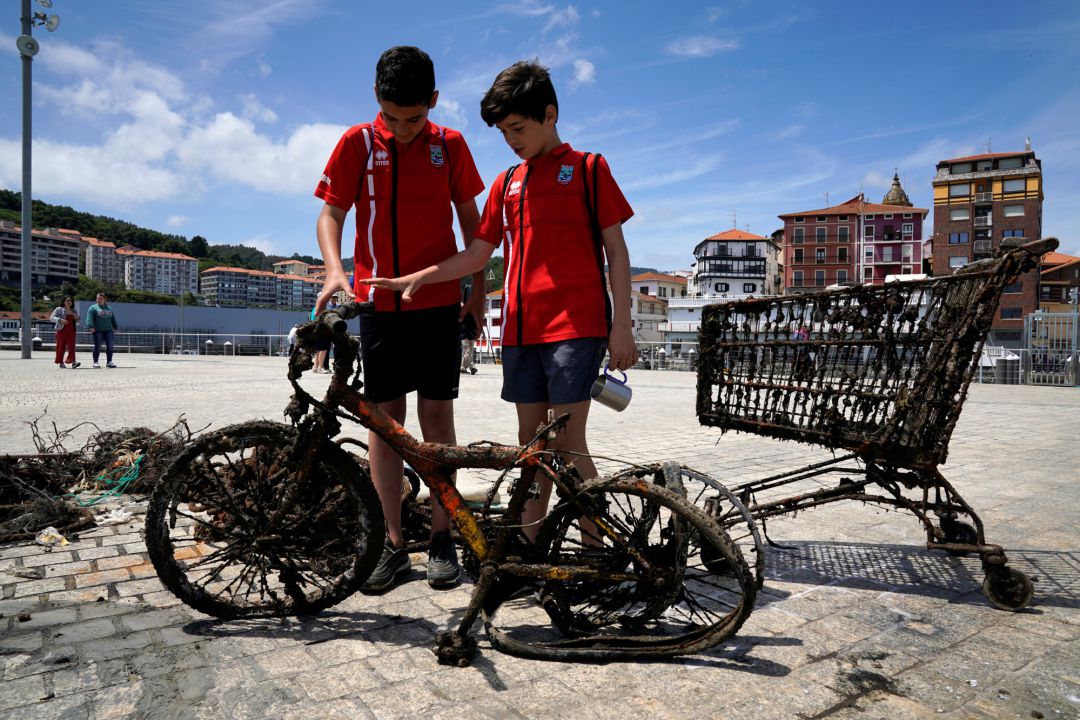 'The New York Times' se fija en la campaña de recogida de plásticos en Urdaibai 'The New York Times' se fija en la campaña de recogida de plásticos en Urdaibai