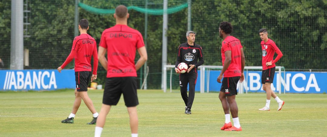 Los técnicos de Dépor y Málaga esconden sus cartas Los técnicos de Dépor y Málaga esconden sus cartas