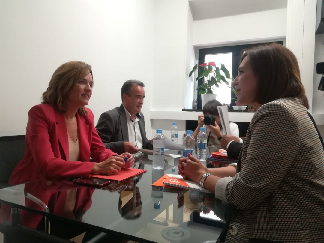 Reunión entre Pilar Alegría (PSOE) y Sara Fernández (Ciudadanos), cabezas de lista de sus partidos al Ayuntamiento de Zaragoza Reunión entre Pilar Alegría (PSOE) y Sara Fernández (Ciudadanos), cabezas de lista de sus partidos al Ayuntamiento de Zaragoza