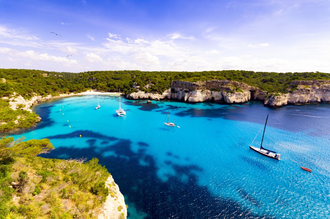 Una cala de Menorca no sería mal sitio, ¿verdad? Una cala de Menorca no sería mal sitio, ¿verdad?