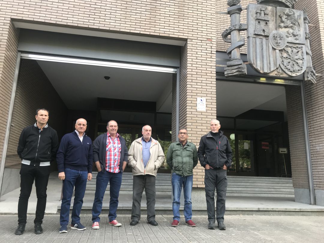 Trabajadores despedidos de Masa Galicia a las puertas del juzgado Trabajadores despedidos de Masa Galicia a las puertas del juzgado