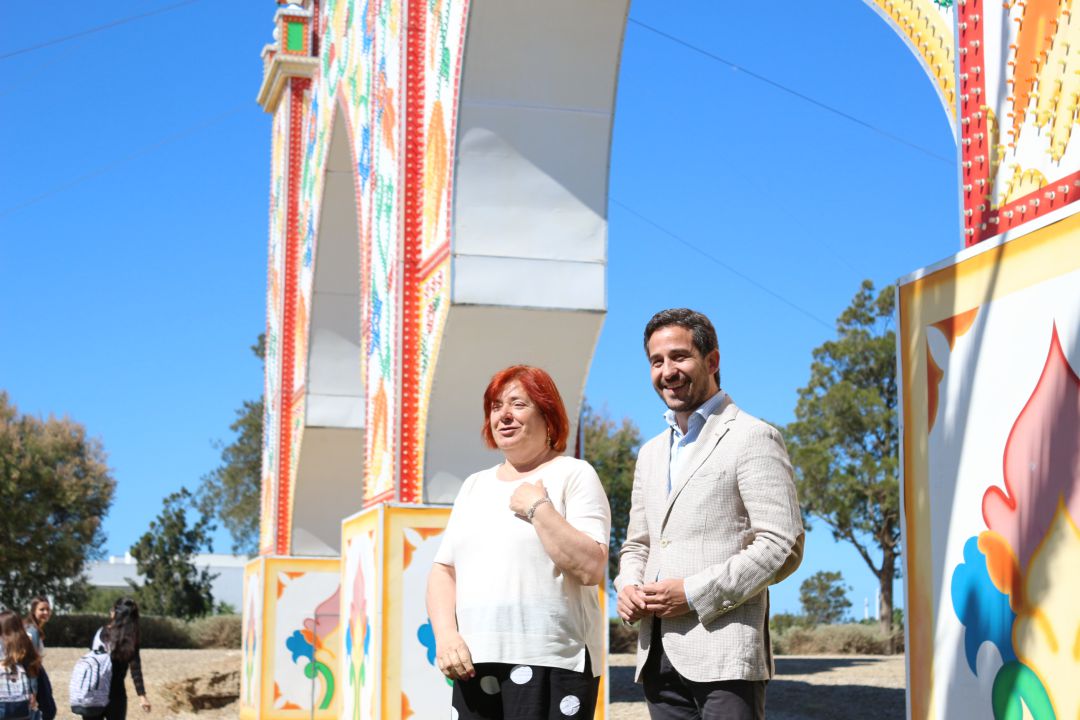 Cándida Verdier y José Vera en la portada de la Feria de San Antonio Cándida Verdier y José Vera en la portada de la Feria de San Antonio