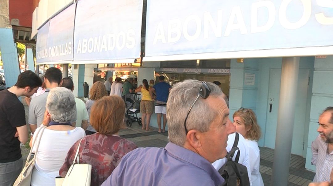 Colas para abonarse al Celta la temporada pasada Colas para abonarse al Celta la temporada pasada