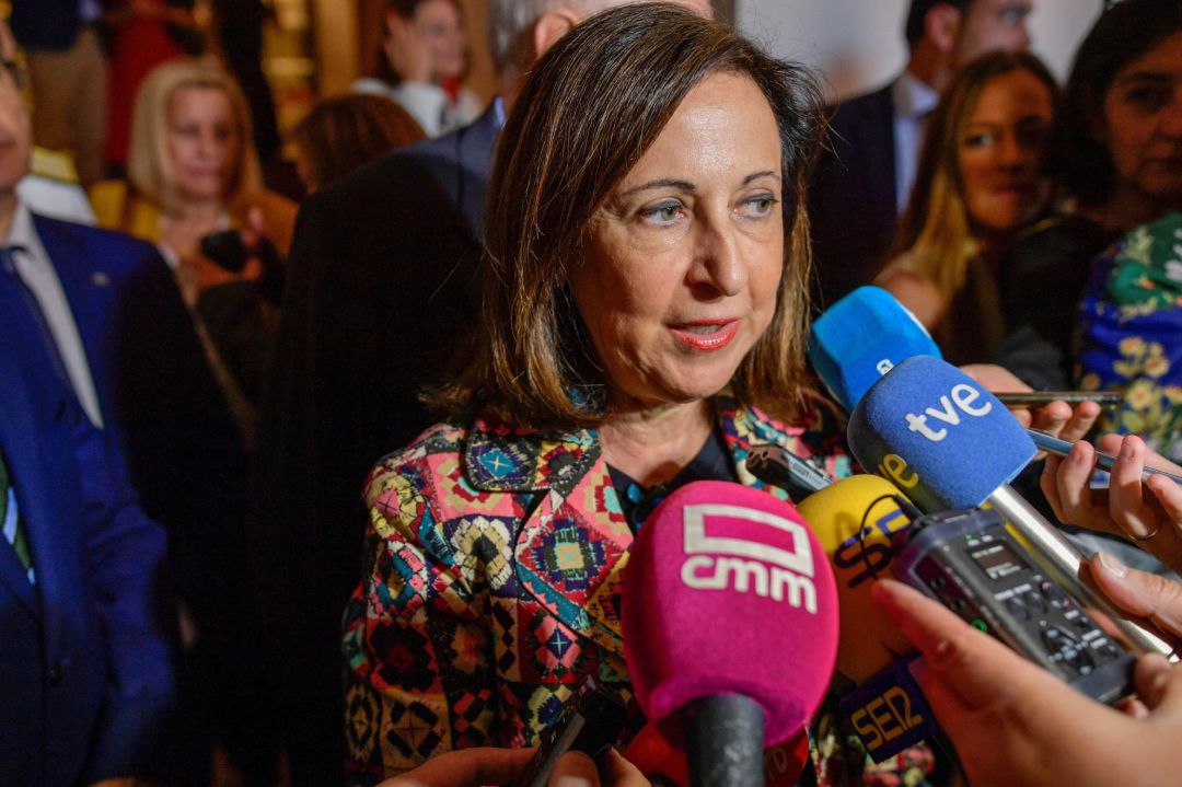 La ministra de Defensa en funciones, Margarita Robles, atiende a los medios durante la conferencia de clausura del XXXI Seminario Internacional de Seguridad y Defensa La ministra de Defensa en funciones, Margarita Robles, atiende a los medios durante la conferencia de clausura del XXXI Seminario Internacional de Seguridad y Defensa