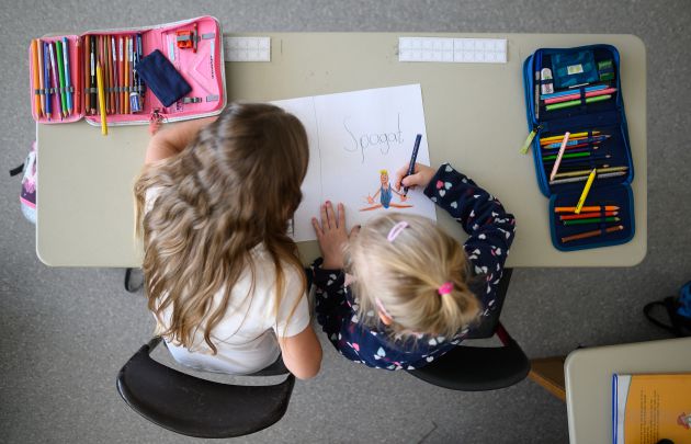 Cómo ayudar a sus hijos en las tareas escolares sin hacerles los deberes Cómo ayudar a sus hijos en las tareas escolares sin hacerles los deberes