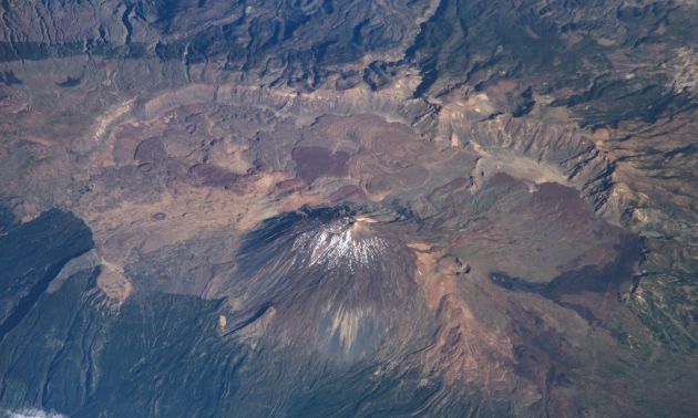 El cráter de El Teide, vista desde el espacio. El cráter de El Teide, vista desde el espacio.