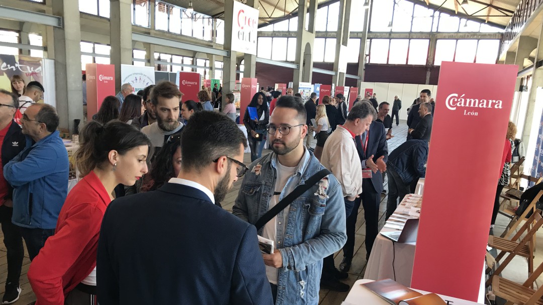 La Feria del Empleo y el Emprendimiento del Bierzo busca lanzar a los jóvenes al mundo laboral