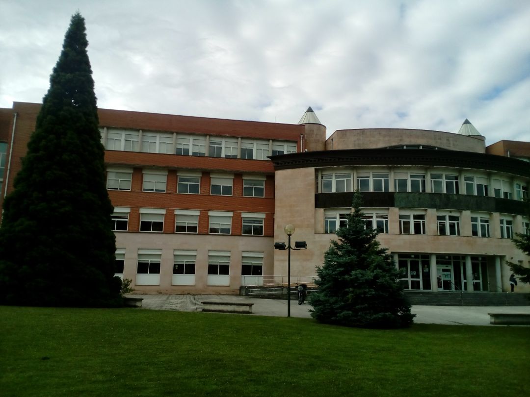 Vista del edificio de Ciencias de la Salud de la UPNA en el recinto hospitalario de Pamplona Vista del edificio de Ciencias de la Salud de la UPNA en el recinto hospitalario de Pamplona