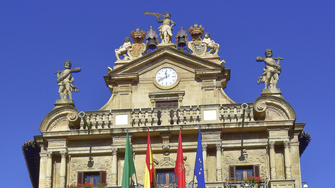 Asentados en sus posturas en Pamplona