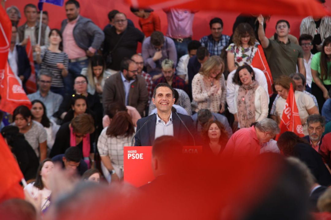 El alcalde en funciones de Alcalá de Henares y candidato del PSOE, Javier Rodríguez Palacios, durante un mitin celebrado el pasado mes de mayo en la ciudad complutense. El alcalde en funciones de Alcalá de Henares y candidato del PSOE, Javier Rodríguez Palacios, durante un mitin celebrado el pasado mes de mayo en la ciudad complutense.