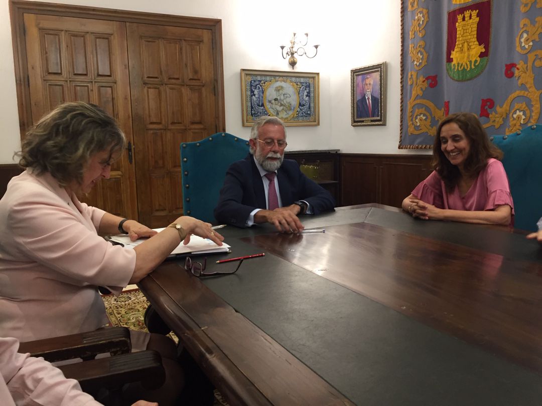 La UNED cede
al Ayuntamiento el edificio
de la Escuela Municipal de Música La UNED cede
al Ayuntamiento el edificio
de la Escuela Municipal de Música