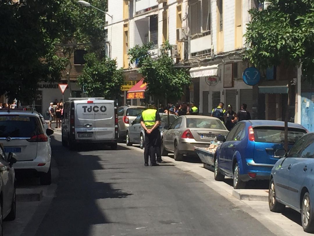Calle Espejo Blancas, en Santa Rosa, donde se ha producido el incendio en el que han sido hallados dos cadáveres Calle Espejo Blancas, en Santa Rosa, donde se ha producido el incendio en el que han sido hallados dos cadáveres