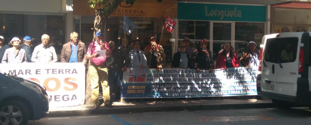 Marineros jubilados españoles que trabajaron en la flota mercante de Noruega exigen el pago de sus pensiones Marineros jubilados españoles que trabajaron en la flota mercante de Noruega exigen el pago de sus pensiones