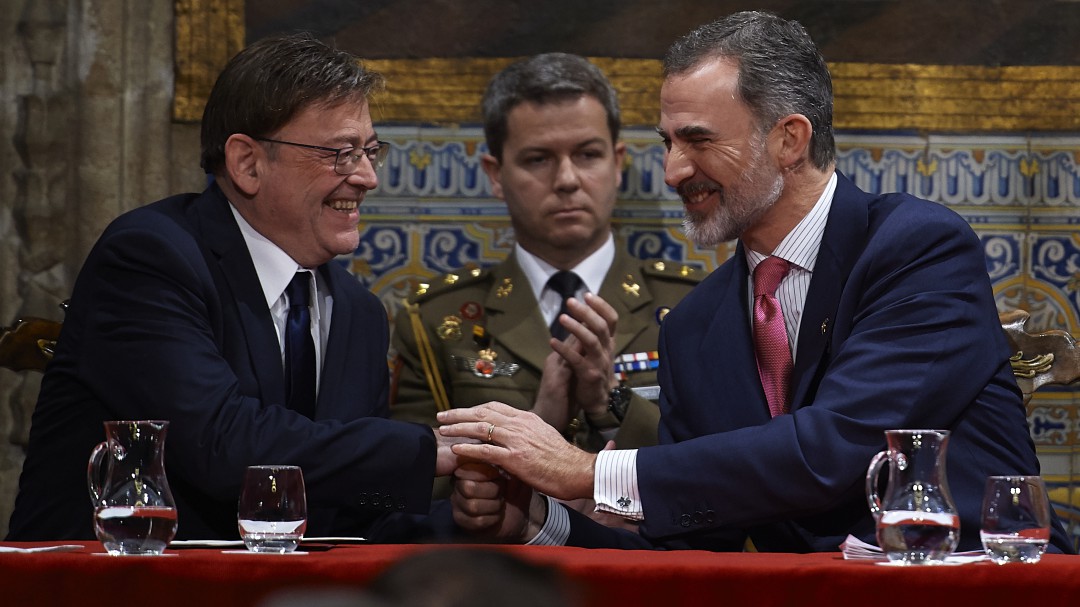 Felipe VI firma el nombramiento de Ximo Puig como president