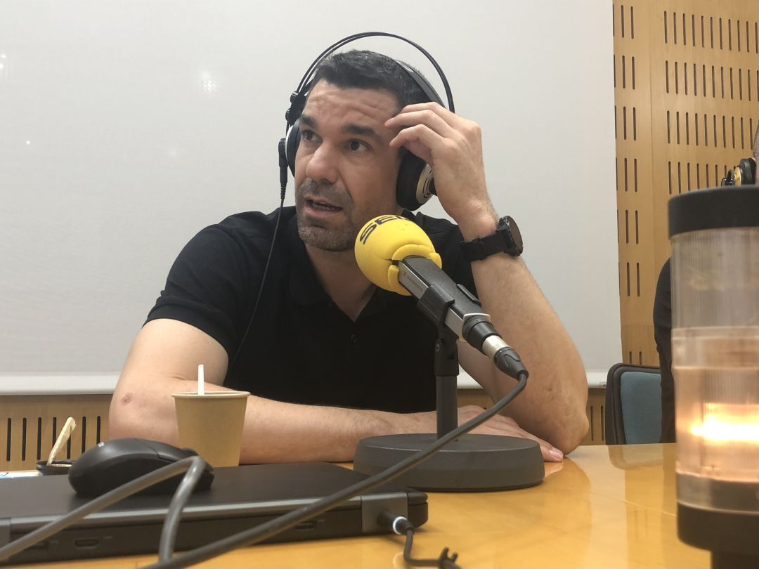 Rafa Martínez, en los estudios de Radio Valencia Cadena SER Rafa Martínez, en los estudios de Radio Valencia Cadena SER