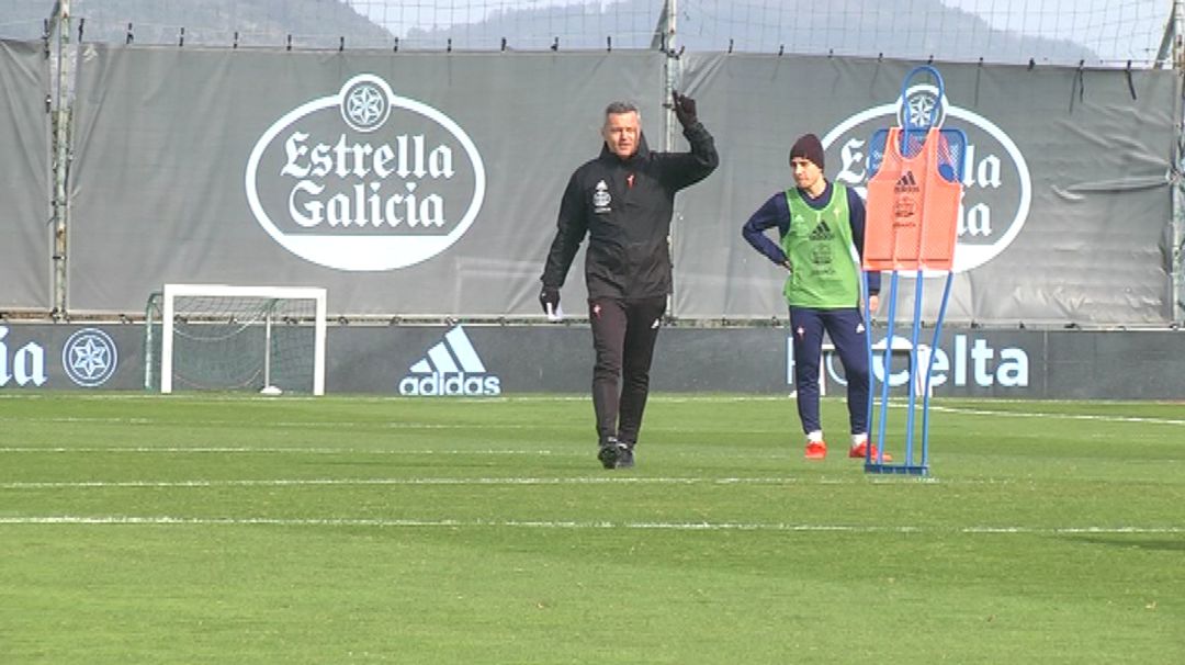Escribá durante un entrenamiento del Celta Escribá durante un entrenamiento del Celta