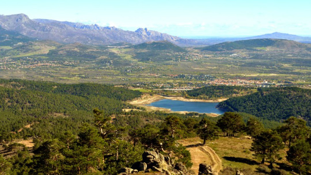 Nos paramos a contemplar el Embalse de La Jarosa