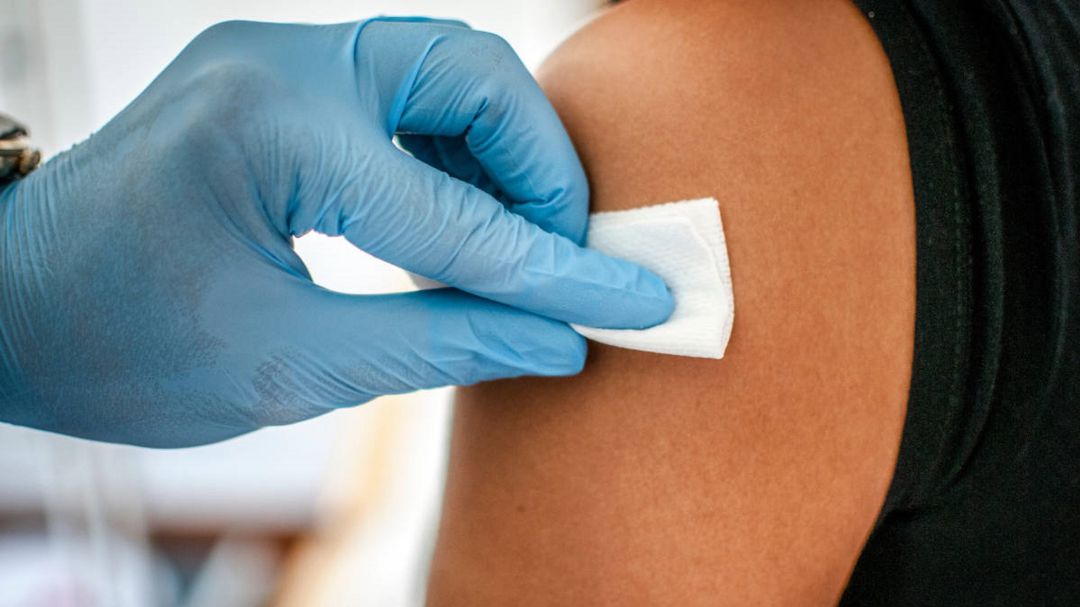 Castilla-La Mancha encarga 67.000 dosis de una vacuna que cubre dos nuevas cepas de meningitis Castilla-La Mancha encarga 67.000 dosis de una vacuna que cubre dos nuevas cepas de meningitis