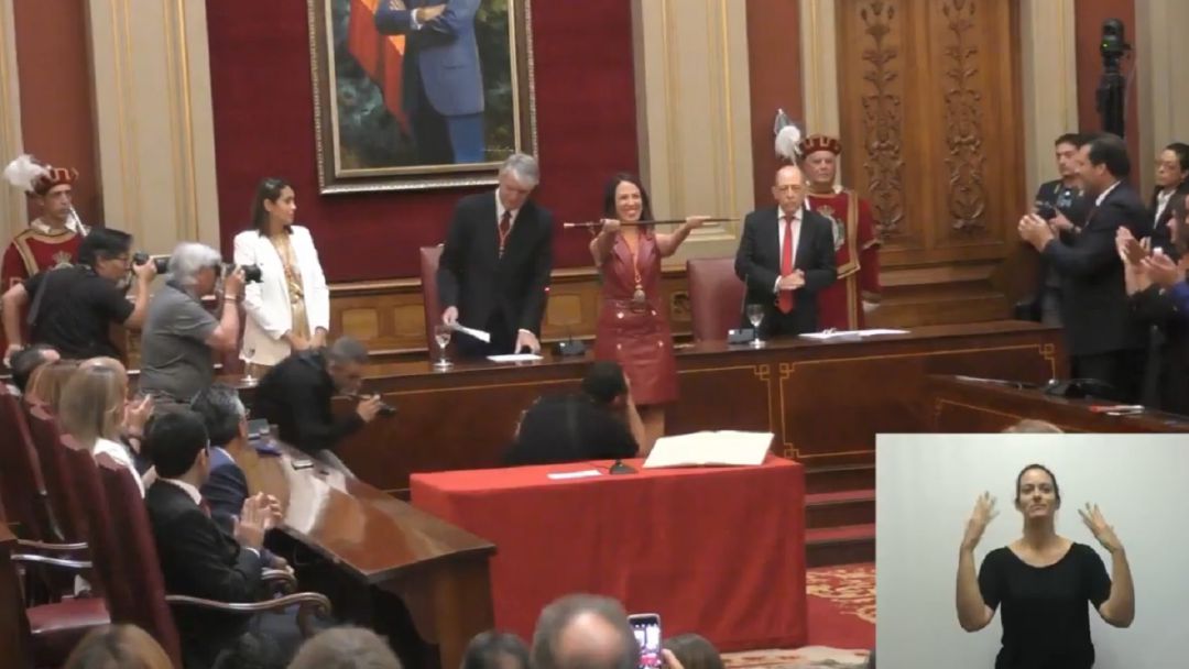 El PSOE logra la alcaldía de Santa Cruz con la desobediencia de los dos concejales de Ciudadanos El PSOE logra la alcaldía de Santa Cruz con la desobediencia de los dos concejales de Ciudadanos