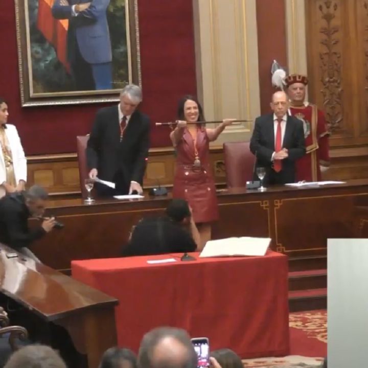 Patricia Hernández se convierte en la primera alcaldesa de Santa Cruz