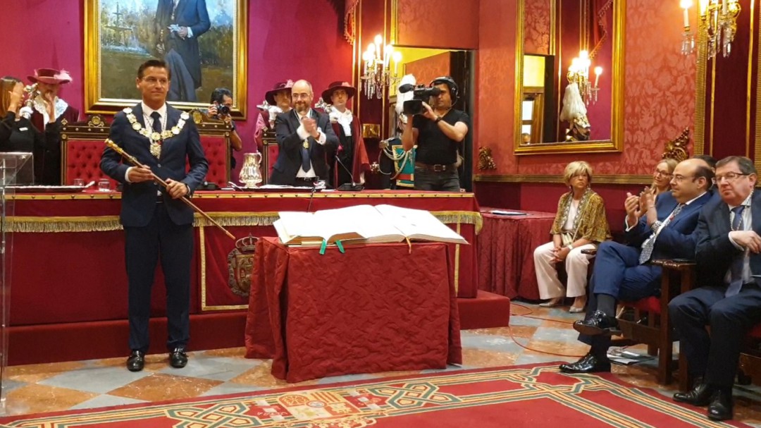 Madrid impone al PP la entrega de la Alcaldía de Granada a Luis Salvador (Cs), que gobernará también con Vox