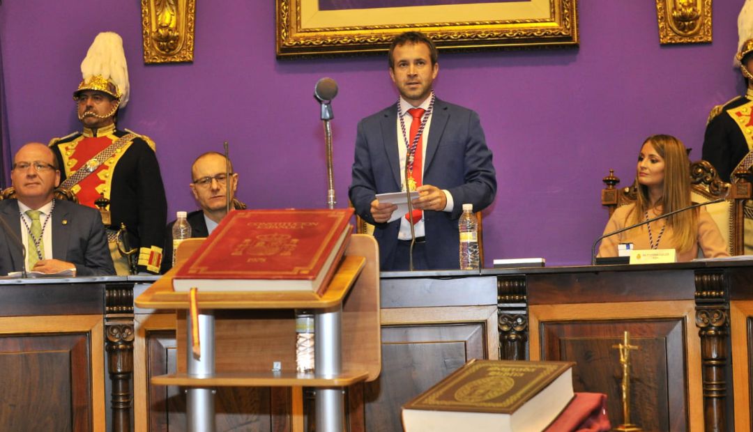 El nuevo alcalde de Jaén, Julio Millán, durante su discurso de investidura. El nuevo alcalde de Jaén, Julio Millán, durante su discurso de investidura.