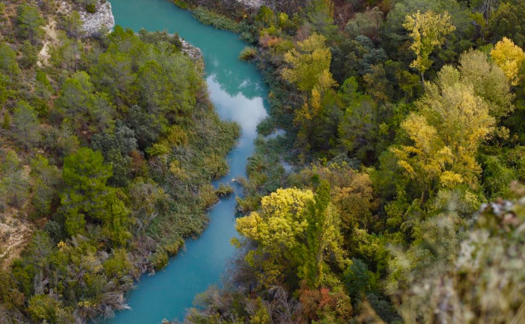 Río Júcar a su paso por el paraje del Ventano del Diablo, en Villalba de la Sierra (Cuenca). Río Júcar a su paso por el paraje del Ventano del Diablo, en Villalba de la Sierra (Cuenca).