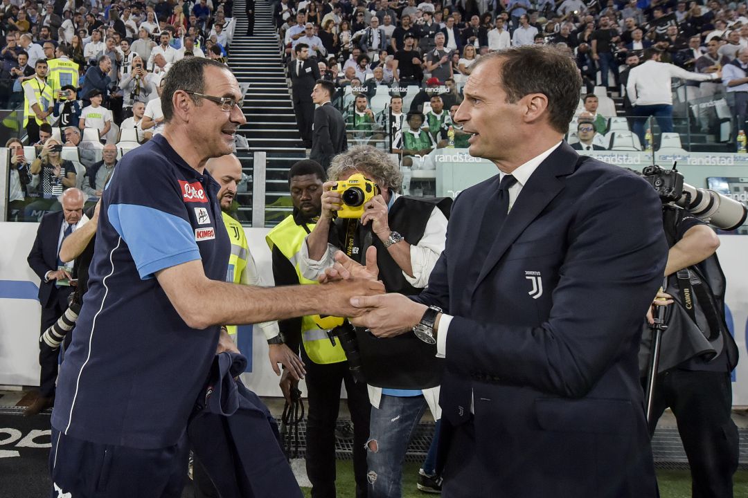 Maurizio Sarri saluda a Allegri durante su etapa en el Nápoles Maurizio Sarri saluda a Allegri durante su etapa en el Nápoles