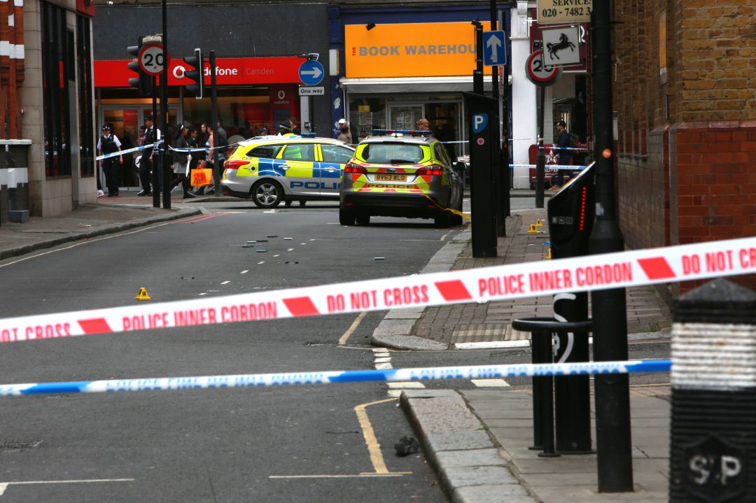 La policía de Londres investiga un crimen La policía de Londres investiga un crimen