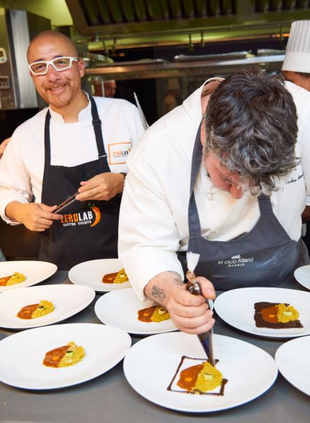 Carlos Gallardo cocinó hace unos días como chef invitado en el restaurante madrileño El Club Allard. Carlos Gallardo cocinó hace unos días como chef invitado en el restaurante madrileño El Club Allard.
