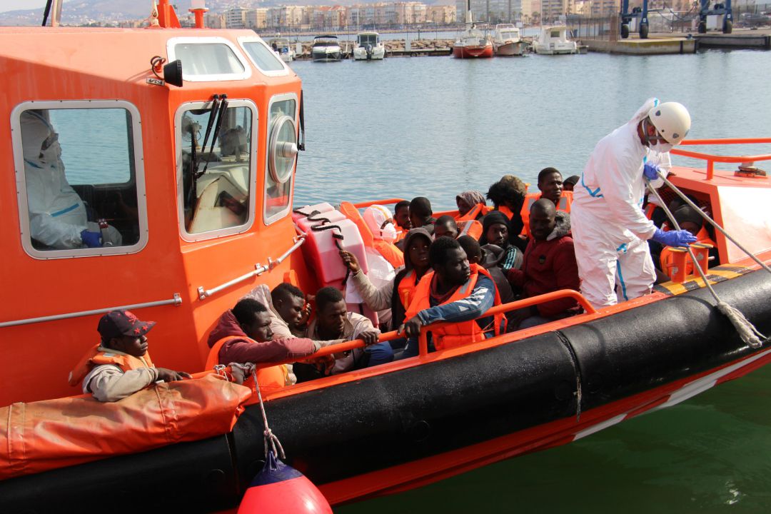 Inmigrantes llegando al puerto de Algeciras Inmigrantes llegando al puerto de Algeciras