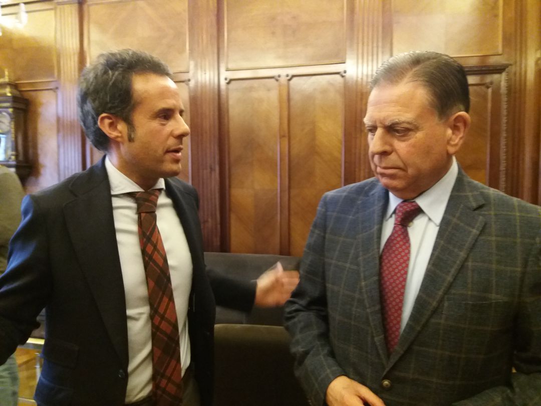 Alfredo Canteli e Ignacio Cuesta, en el despacho de Alcaldía Alfredo Canteli e Ignacio Cuesta, en el despacho de Alcaldía