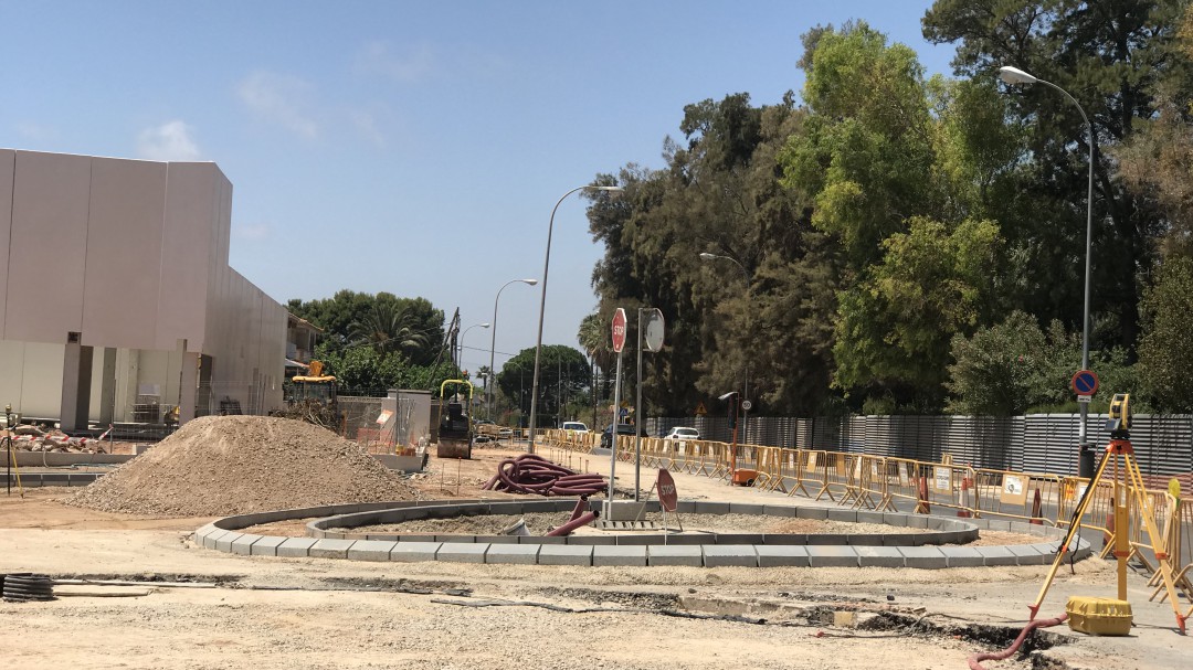 Críticas por la rotonda del cruce de la Gran Avenida con la calle Gimeno Tomás
