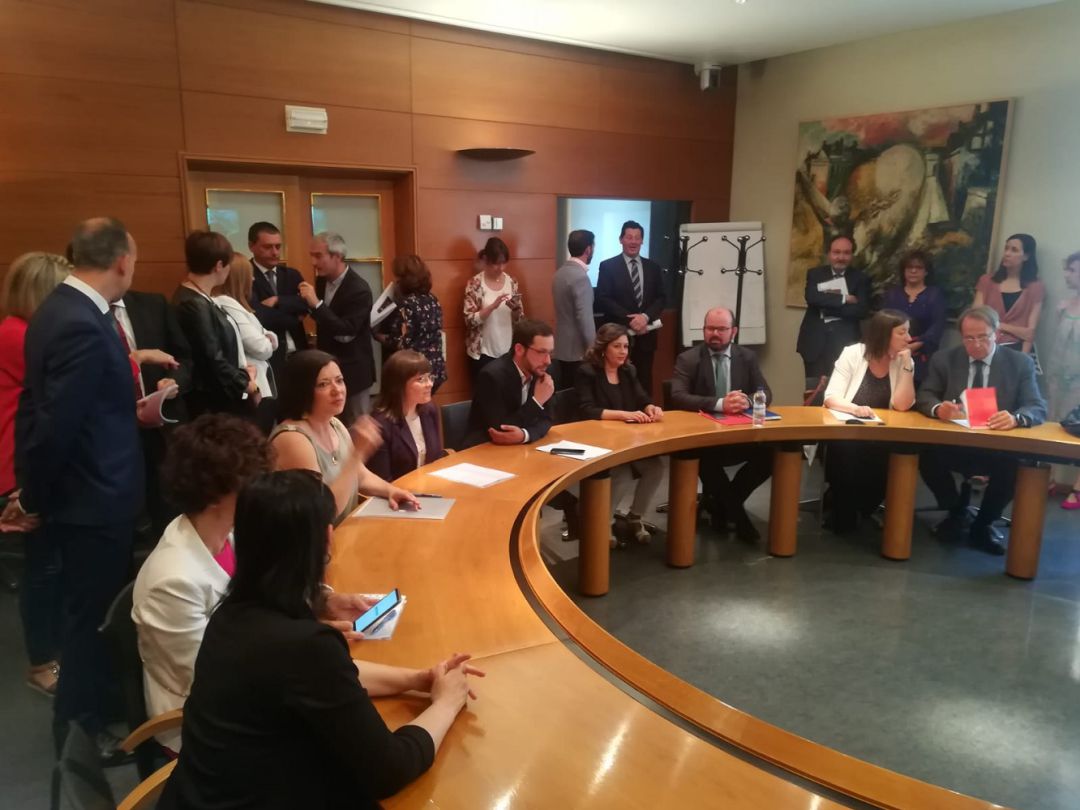 De los 67 diputados del parlamanto aragonés, 36 son nuevos. En la imagen, los del PSOE y del PP De los 67 diputados del parlamanto aragonés, 36 son nuevos. En la imagen, los del PSOE y del PP