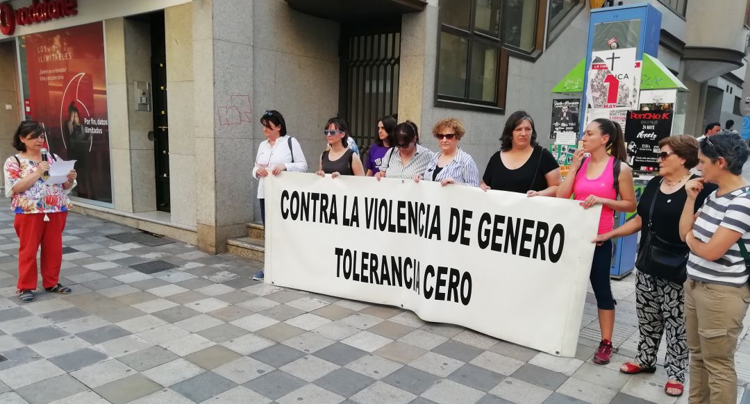 Las concentraciones de los Lunes de Luto de Cuenca se celebran ahora en Carretería. Las concentraciones de los Lunes de Luto de Cuenca se celebran ahora en Carretería.