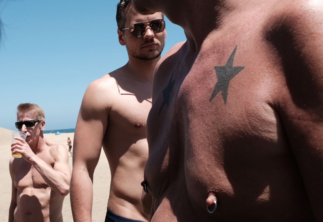Varios hombres en el Maspalomas Pride Varios hombres en el Maspalomas Pride