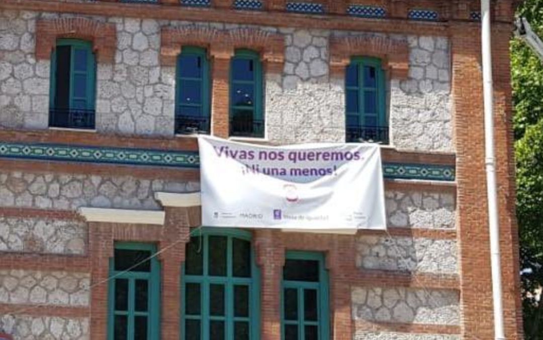 El Ayuntamiento de Almeida retira las pancartas contra la violencia machista de sus edificios municipales El Ayuntamiento de Almeida retira las pancartas contra la violencia machista de sus edificios municipales