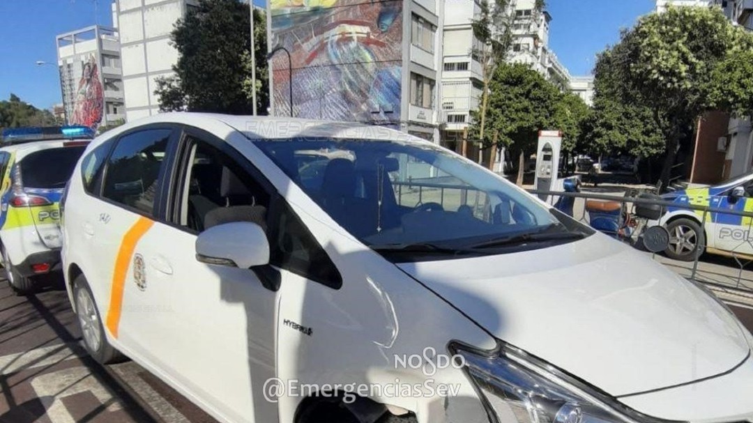 Denunciado un taxista tras chocar con varios coches y quintuplicar la tasa de alcohol