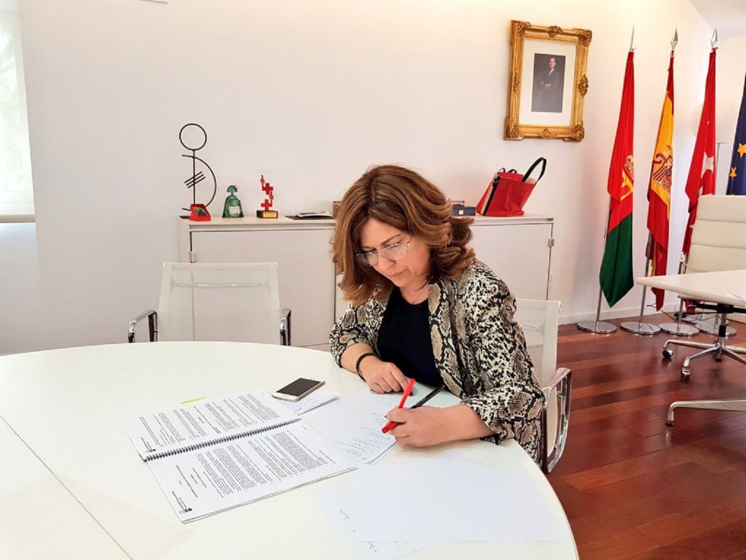 La alcaldesa de Alcorcón, Natalia de Andrés, en su despacho La alcaldesa de Alcorcón, Natalia de Andrés, en su despacho