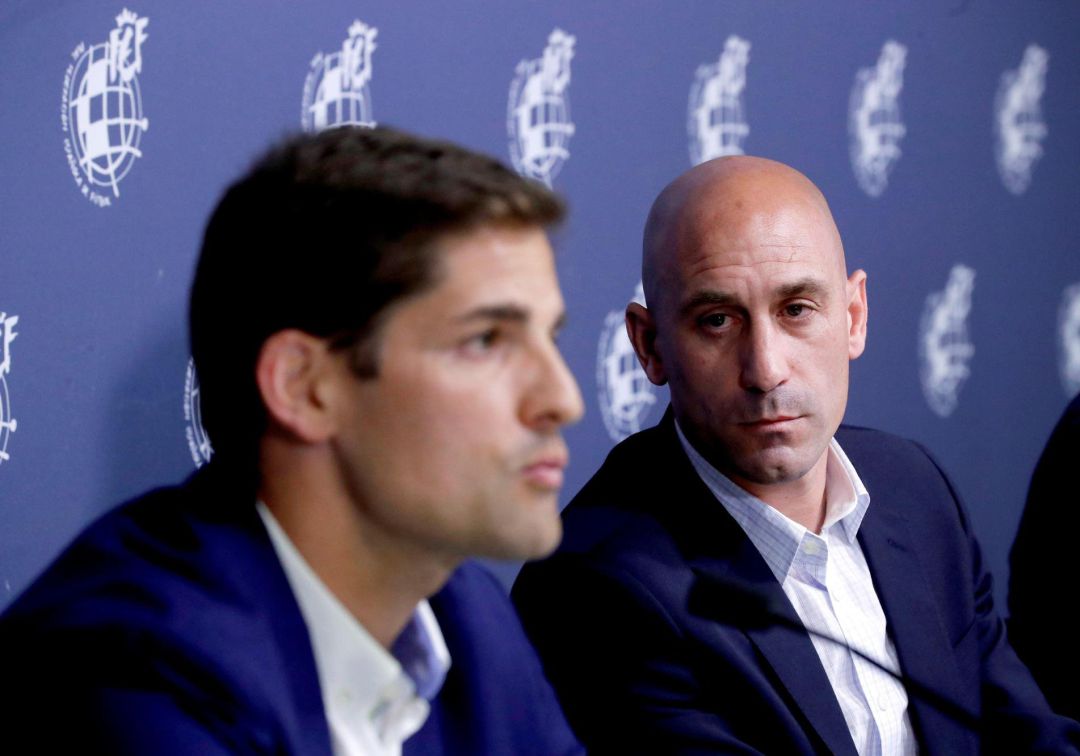 Luis Enrique deja la selección española y le sustituye Robert Moreno