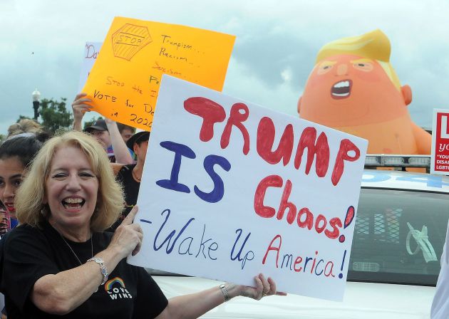 Manifestantes protestan en contra del presidente de los Estados Unidos, Donald Trump Manifestantes protestan en contra del presidente de los Estados Unidos, Donald Trump